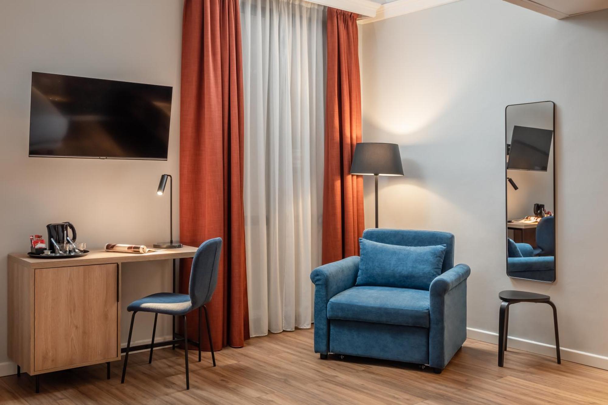 Family Room,1633679215:JPEG